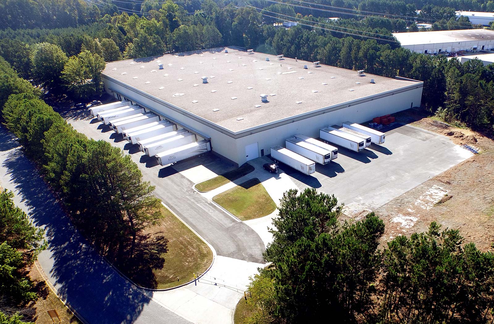 Aerial view of ABW7000 warehouse with trailers in the dock doors